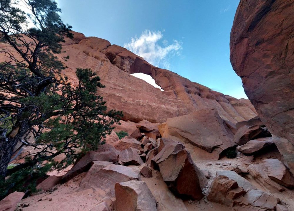 Skyline Arch among the Boulders