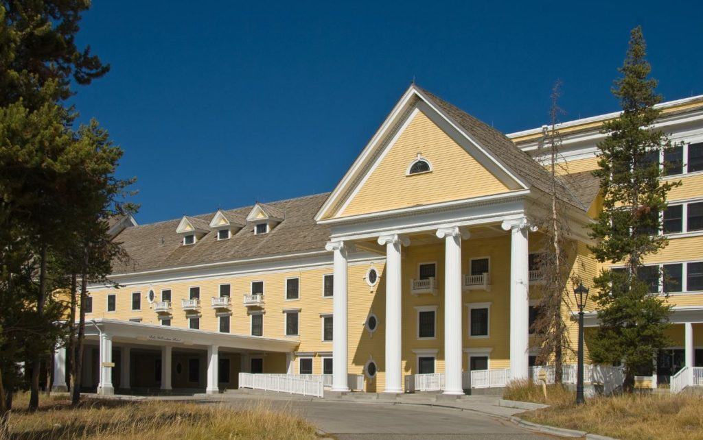 Lake Yellowstone Hotel