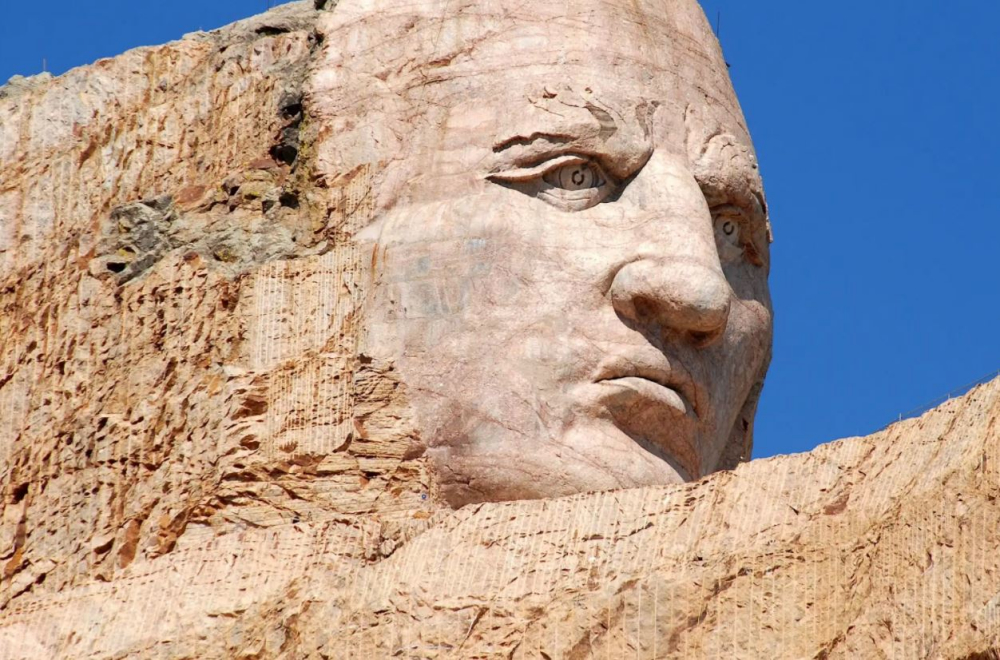 A face on view of the memorial.