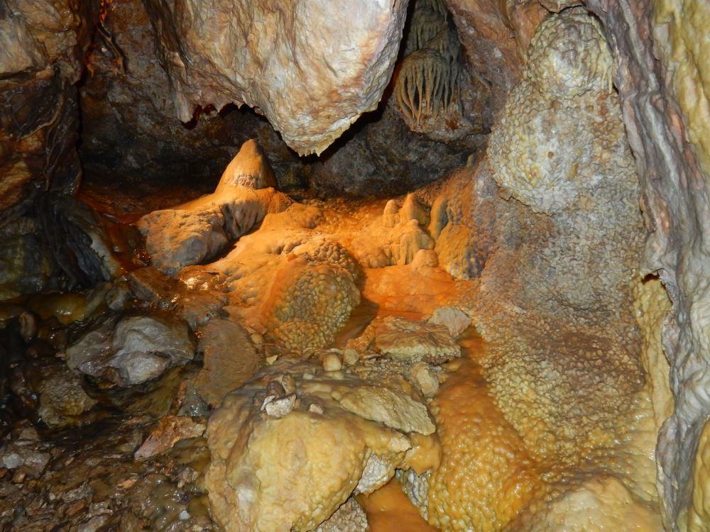 A mysterious grotto in jewel cave.