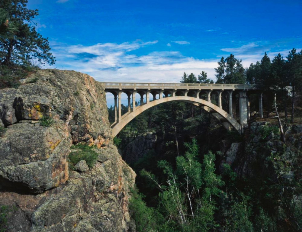 Beaver Creek Bridge - deck arch bridge built of concrete and steel