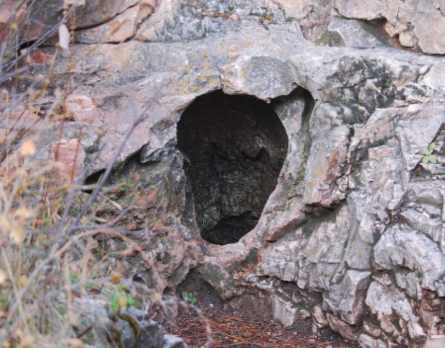 Wind Cave Natural Entrance