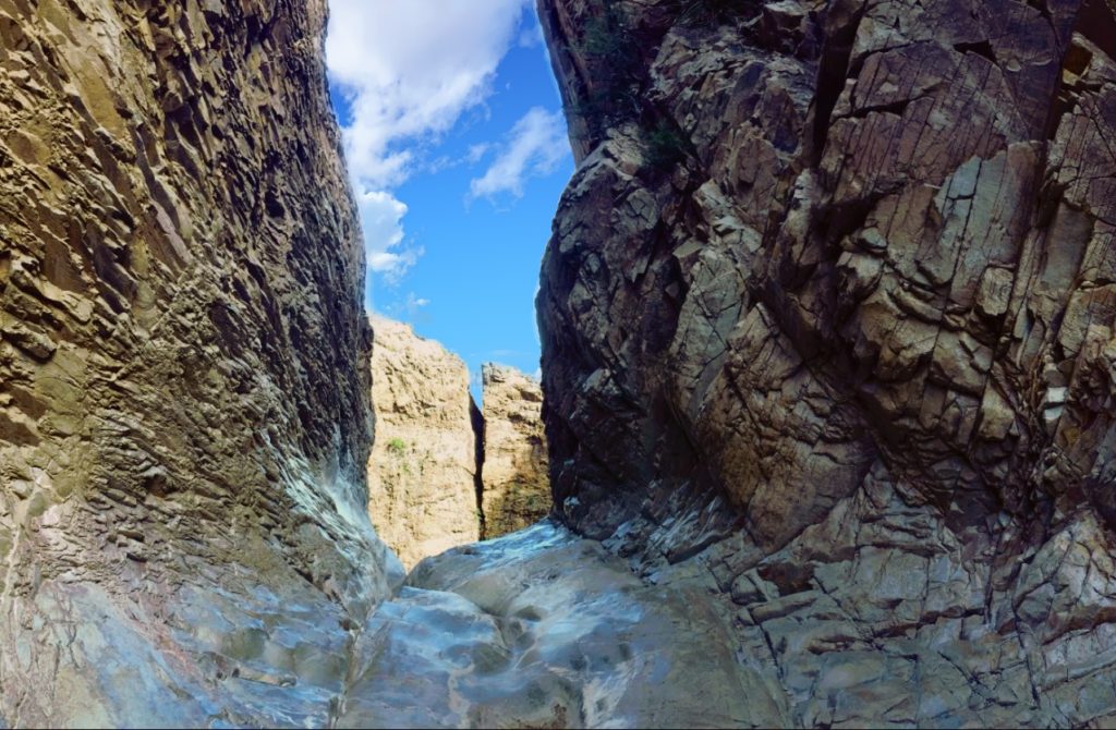 The Window - A pouroff leading down into the desert floor