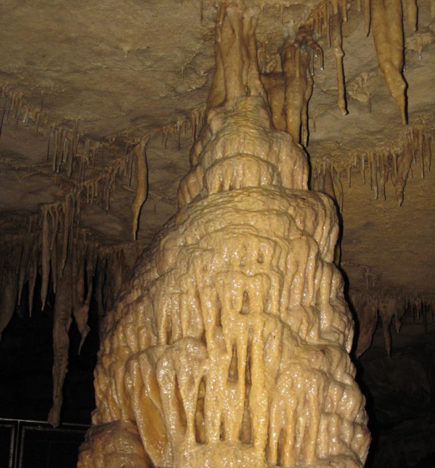 Flowstone column in Great Onyx Cave.