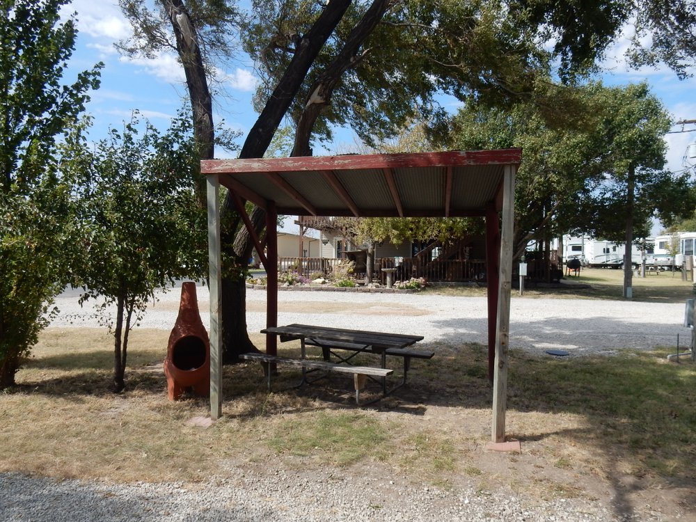 Triple-J Camper Park - Shelter